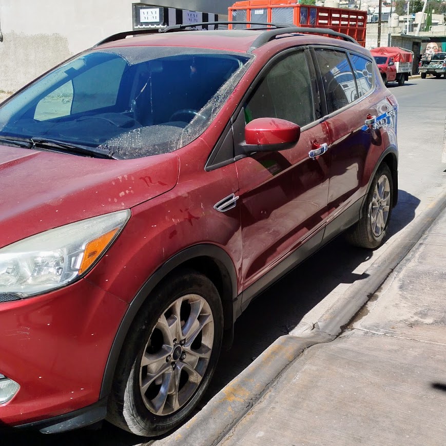 Detalle de desagüe de quemacocos Ford con posible obstrucción