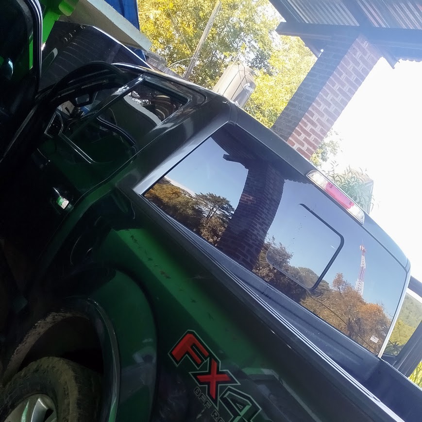 Ford Lobo con quemacocos abierto vista lateral