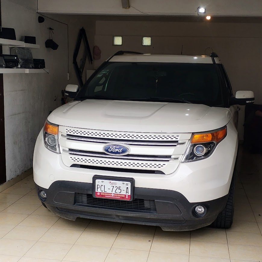 Motor de quemacocos Ford Explorer 2014 en banco de trabajo