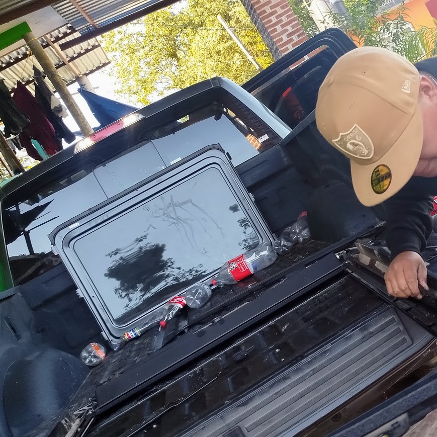 Quemacocos Ford Escape en revisión de sellos y guías