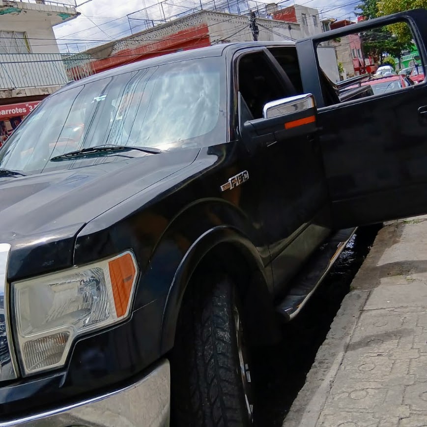 Quemacocos Ford panorámico listo para reparación y mantenimiento