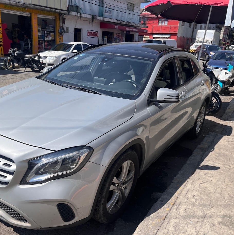 Quemacocos Scorpion - reparación a domicilio - Guadalajara: Mercedes-Benz SUV con techo panorámico, servicio de reparación de quemacocos.