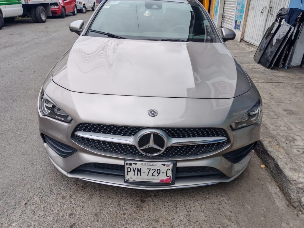 Quemacocos Scorpion - reparación de quemacocos - Cuernavaca, Morelos: Mercedes-Benz SUV en servicio de reparación de quemacocos.